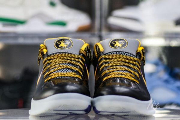 Kobe 4 Protro Carpe Diem Classic Kicks – Style - Image 3