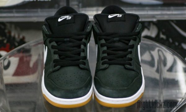 Dunk SB Black Gum 2023 Signature Footwear – Limited - Image 3