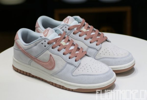 Dunk Low Fossil Rose Iconic Sneaker – Limited - Image 3