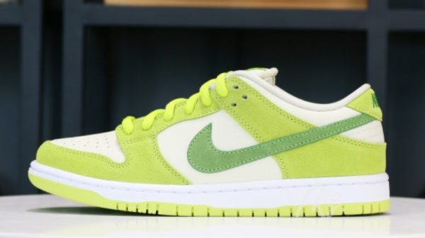 SB Dunk Low Green Apple 2022 Classic Kicks – Streetwear - Image 2