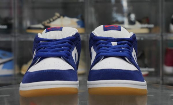 Dunk Low SB Los Angeles Dodgers Classic Kicks – Drop - Image 3