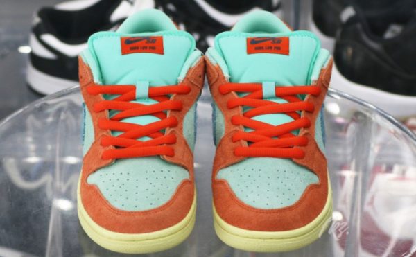 SB Dunk Low Orange/Noise Aqua 2023 Signature Footwear – Limited - Image 3