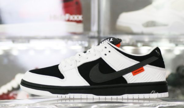 SB Dunk Low TIGHTBOOTH Classic Kicks – Style - Image 2
