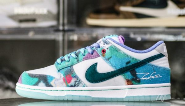 SB Dunk Low Futura Laboratories Bleached Aqua Iconic Sneaker – Collection - Image 2