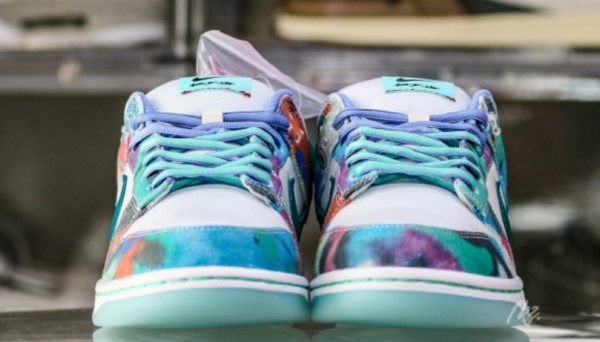 SB Dunk Low Futura Laboratories Bleached Aqua Iconic Sneaker – Collection - Image 3