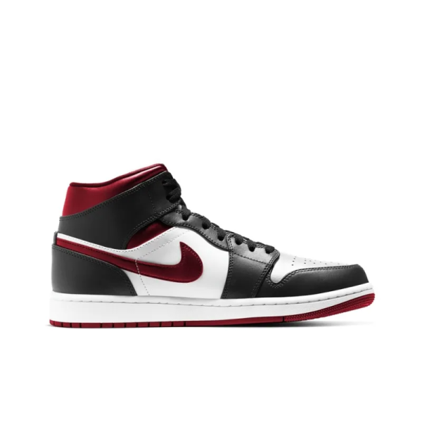 JAA 1 Mid 'Black Gym Red' 554724-122 – Style - Image 2